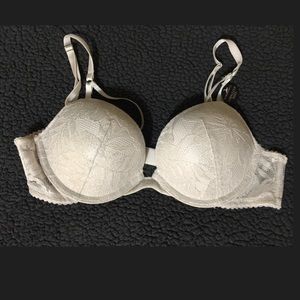 🌸 Victoria’s Secret Bombshell Bra 🌸